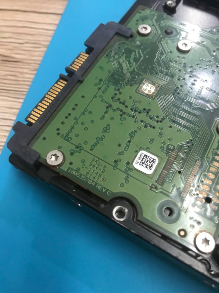 PCB pada Hard disk Panas